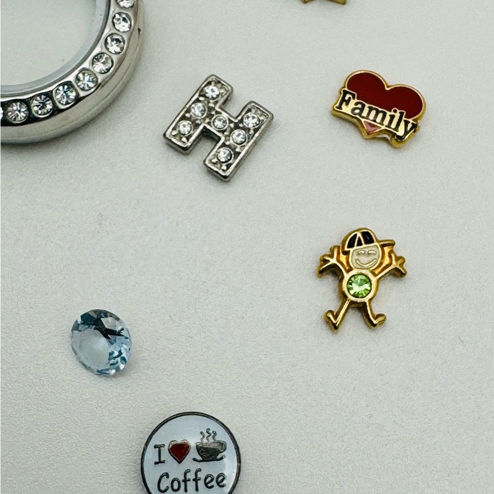 Origami Owl🦉Silver Hinged Locket w/6 charms - Picture 2 of 4